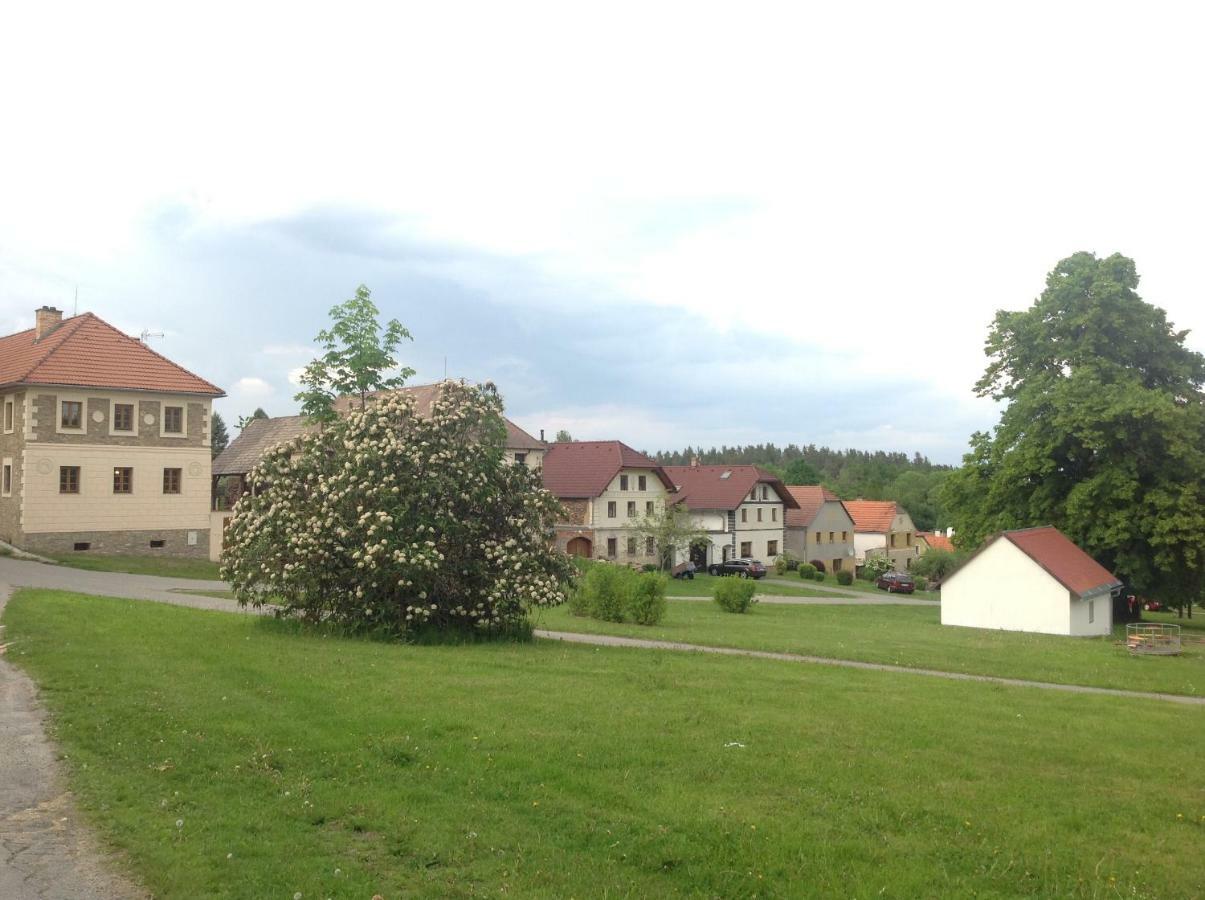 Apartman Na Vrsku Klenovice  Extérieur photo